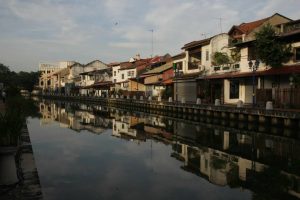 Rozlučka s Melakou, cesta na jih a zakotvení v Johor Bahru