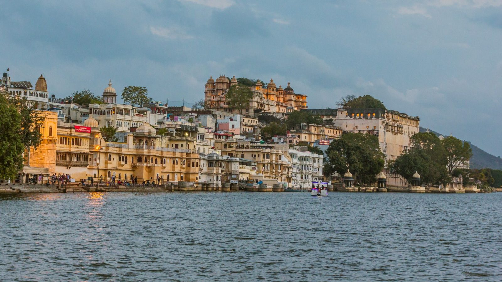 Indie 19 – Udaipur, město jezer, rádžovských paláců a maleb na zdech