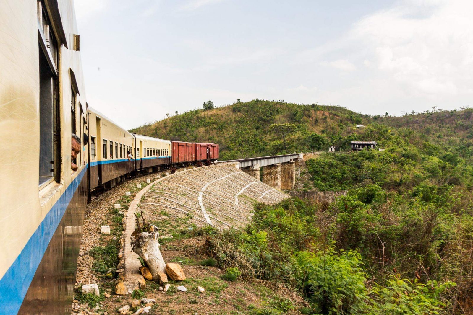 Barma 9 – Přes Thazi k jezeru Inle, vlakem i pěšky
