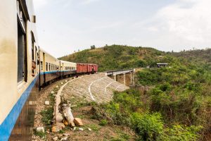 Barma 9 - Přes Thazi k jezeru Inle, vlakem i pěšky