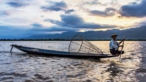 Barma 11 - Jezero Inle a plovoucí vesnice z loďky