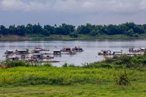 Kambodža 4 - Stopem přes Kratie do Phnom Penhu