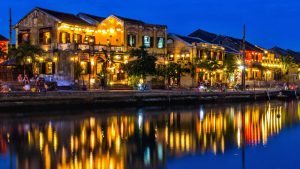 Vietnam 10 - Barevná světýlka v Hoi An a starověký My Son