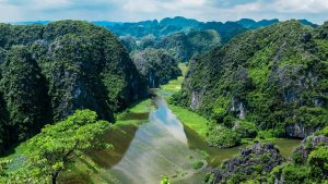 Vietnam 15 – Ninh Binh, skalní vyhlídky, rýže a evropsko-asijská katedrála