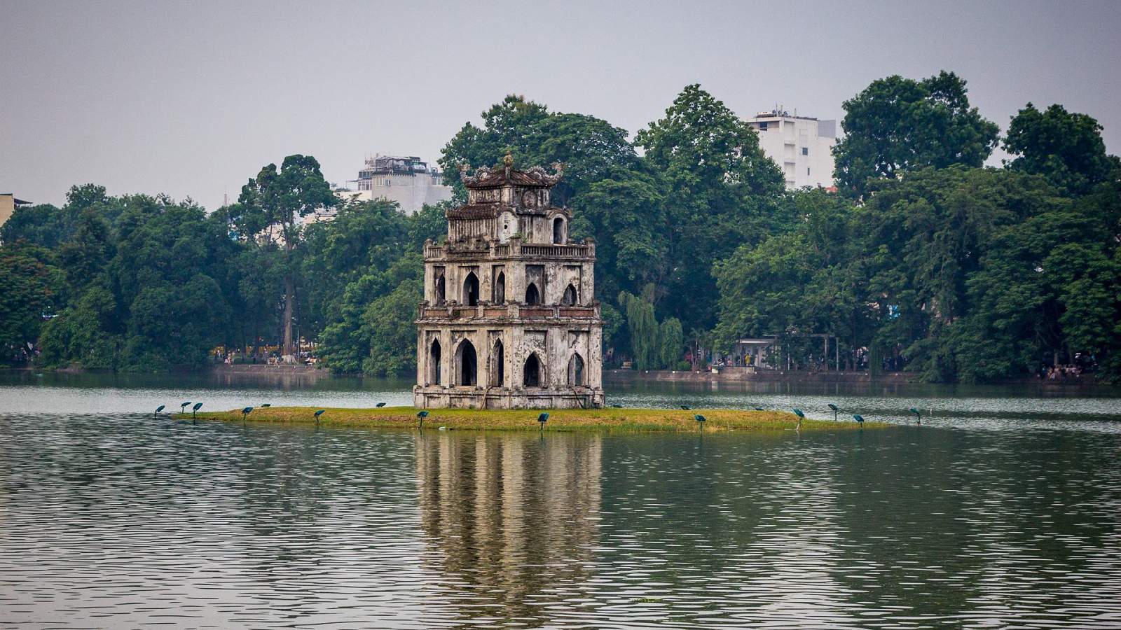 Vietnam 16 - Hanoj a Češi na pivu, voskovaný Ho Chi Minh, vodní divadlo a sekáč v pokoji