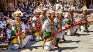 Indonésie 2 - Chrámy Gunung Kawi, Tirta Empul a první pláže