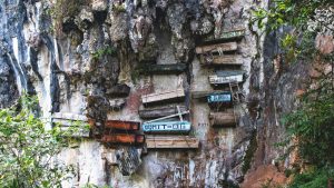Horská Sagada – treky, vodopády a zavěšené rakve