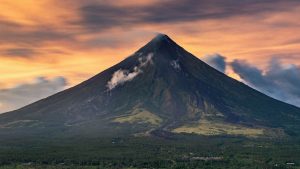 Ve stínu dokonalé sopky Mt. Mayon a plány změněné tajfunem