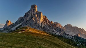 Horský půvab průsmyků Passo di Giau a Pordoi a rychlonávštěva Bolzana