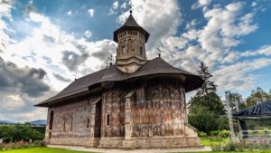 Lákadla Bukoviny - malované kláštery a jízda parním vlakem