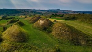 Vulkanické jezero Sfânta Ana, pevnost Německých rytířů a t(aj)emné travní pyramidy