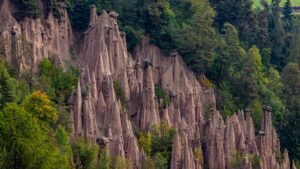 Romantika alpského předhůří u Geroldsee a jihotyrolské zemské pyramidy