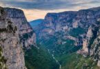 Kamenný svět Zagori: nejhlubší kaňon světa Vikos, staleté mosty i Zkamenělý les