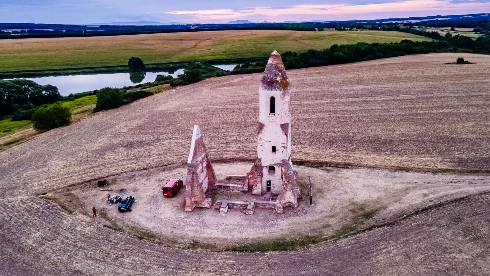 Domů přes meandry Ćehotiny, památeční Vukovar a zaniklý chrám Pusztatemplom