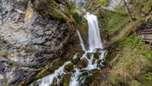 Stezka podél 5 vodopádů: Rakouská soutěska Wasserlochklamm bere dech