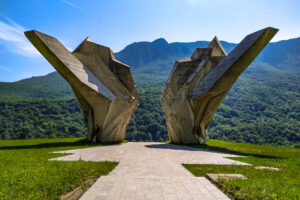 Balkánské spomeniky – betonové obludy nebo abstraktní strážci jugoslávské historie?
